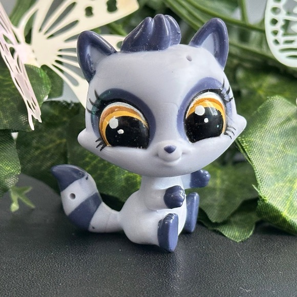 Littlest Pet Shop Other - Littlest Pet Shop LPS 3750 Mackie McMask Purple Blue Raccoon Hazel